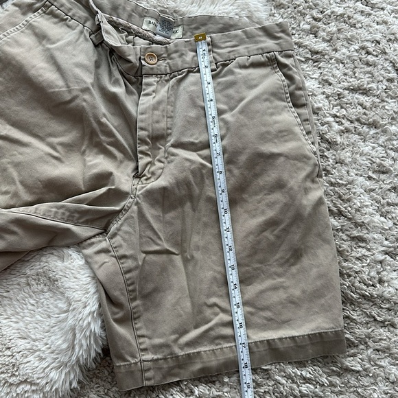 Banana Republic Men's Casual Shorts - khaki and chocolate size 34 classic fit - Picture 6 of 8